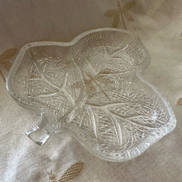 Vintage Hazel Atlas Clear Textured Leaf Design Divided Nut / Candy / Relish Dish - Picture 2 of 7